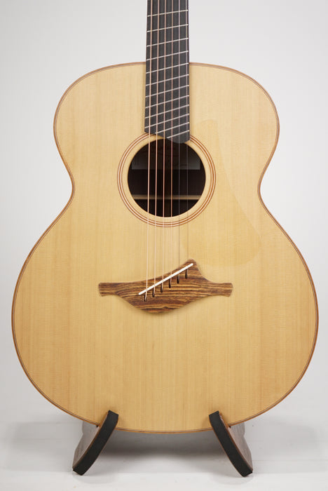 Lowden O-25 F/F Fan Fret