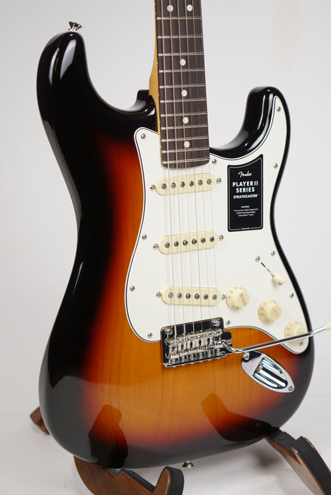 Fender Player II Stratocaster®, Rosewood Fingerboard, 3-Color Sunburst