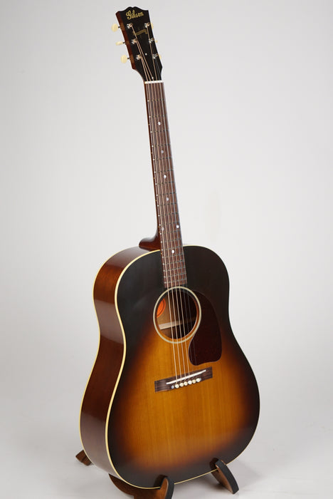 Gibson Custom Shop 1942 Banner J-45 Vintage Sunburst