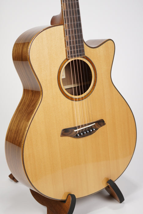 Furch "Red" Walnut & Spruce