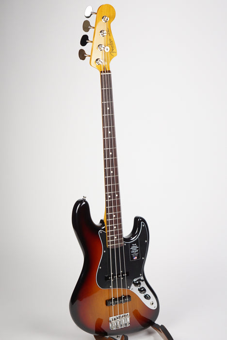 Fender American Professional Classic Jazz Bass®, Rosewood Fingerboard, 3-Color Sunburst