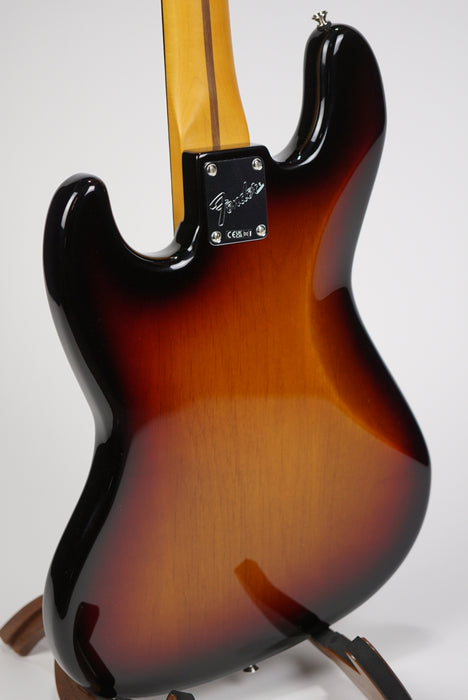 Fender American Professional Classic Jazz Bass®, Rosewood Fingerboard, 3-Color Sunburst