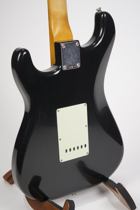 Fender Limited Edition Vintera® II Road Worn® '60s Stratocaster®, Maple Fingerboard, Black