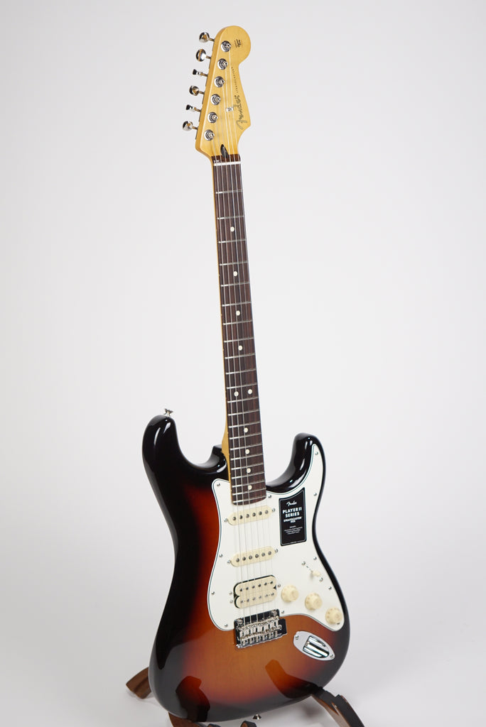 Fender Player II Stratocasterサンバースト Fender Player II Stratocaster® HSS, Rosewood Fingerboard, 3-Color