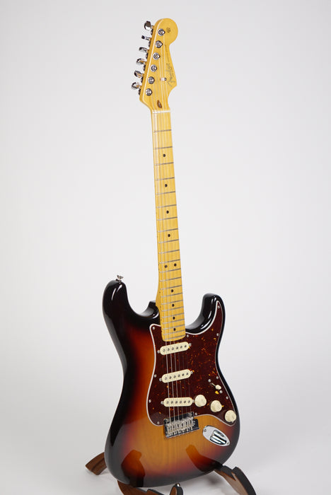 2022 Fender American Professional II Stratocaster®, Maple Fingerboard, 3-Color Sunburst