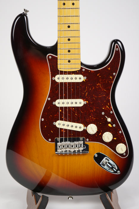 2022 Fender American Professional II Stratocaster®, Maple Fingerboard, 3-Color Sunburst