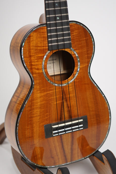 Kamaka HF-2 D2 (Extra Deluxe) Concert Ukulele