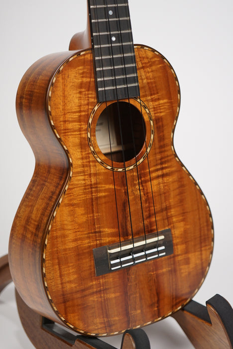 Kamaka HF-2 D (Deluxe) Concert Ukulele