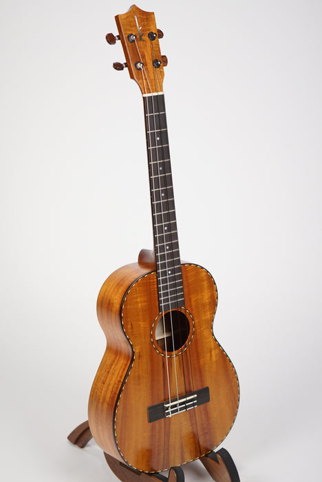 Kamaka HF-4 D (Deluxe) Baritone Ukulele