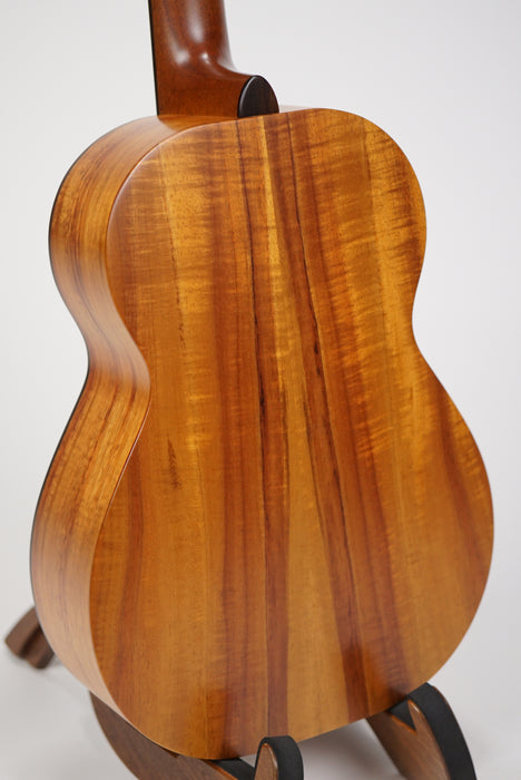 Kamaka HF-4 D (Deluxe) Baritone Ukulele