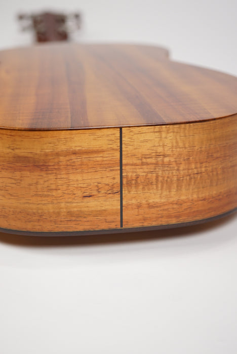 Kamaka HF-4 D (Deluxe) Baritone Ukulele