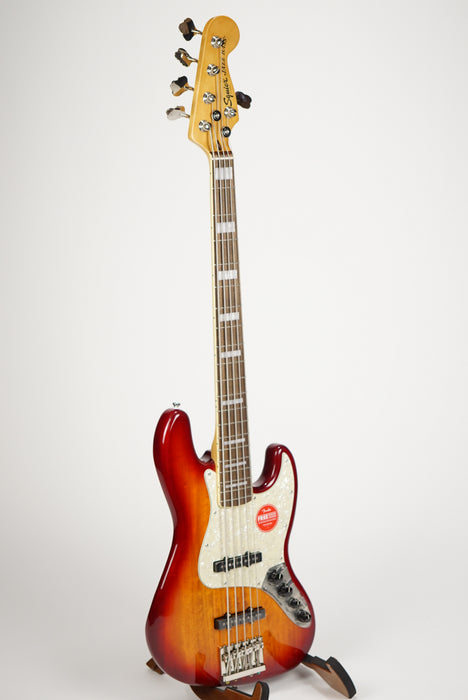 Squier Classic Vibe™ Active '70s Jazz Bass® V, Laurel Fingerboard, White Pearloid Pickguard, Sienna Sunburst