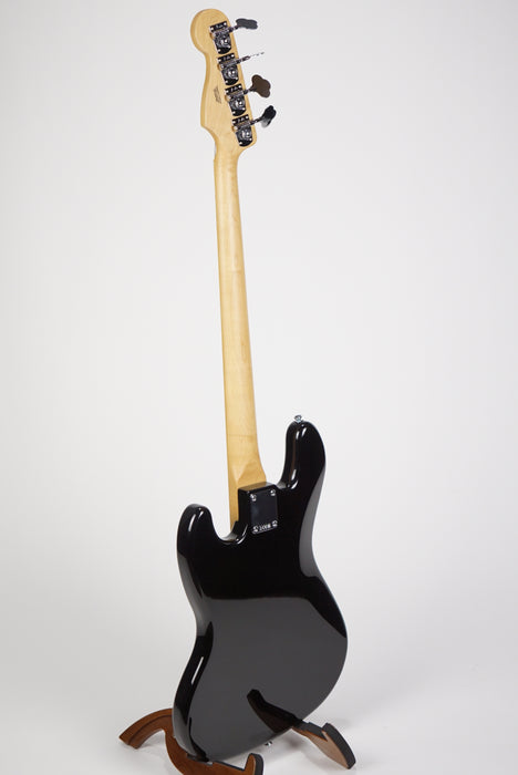 Fender Standard Jazz Bass®, Maple Fingerboard, Black Pickguard, Black