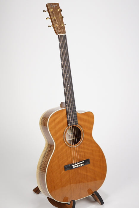 Bourgeois 00/C 14-Fret | Curly Redwood & Figured Walnut