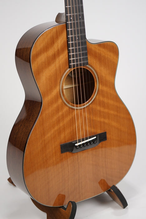 Bourgeois Heirloom Series Country Boy OMS-12/C Cutaway