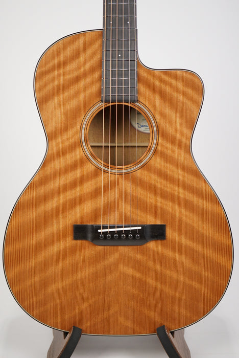 Bourgeois Heirloom Series Country Boy OMS-12/C Cutaway