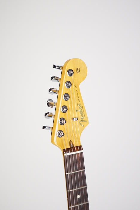 2021 Fender American Professional II Stratocaster®, Rosewood Fingerboard, 3-Color Sunburst