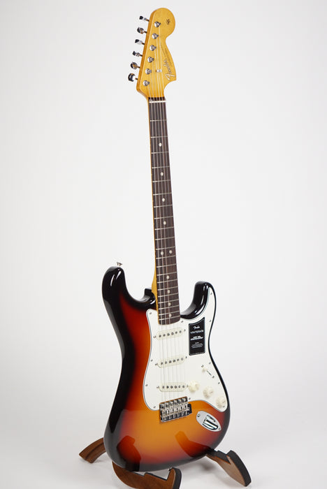 Fender Vintera® III Late '60s Stratocaster®, Rosewood Fingerboard, 3-Color Sunburst