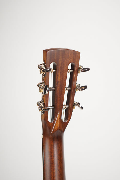 Huss and Dalton 00-SP 12-Fret Custom Slot Head Pyramid Bridge