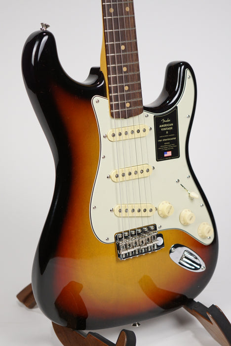 Fender American Vintage II 1961 Stratocaster Rosewood Fingerboard 3-Color Sunburst