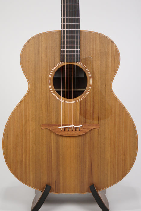 Lowden Original Series O-25