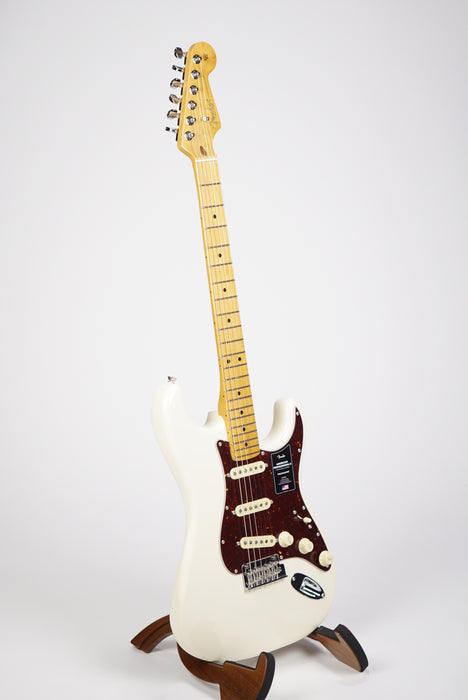 Fender American Professional II Stratocaster®, Maple Fingerboard, Olympic White