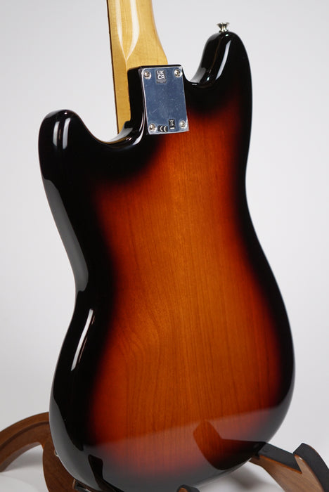 Fender VINTERA® '60S MUSTANG® Pau Ferro Fingerboard, 3-Color Sunburst